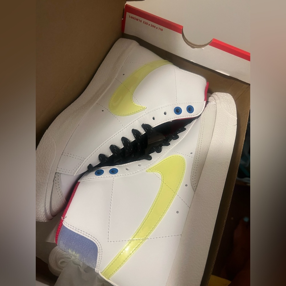 Nike BLAZER Size 7y women 8.5